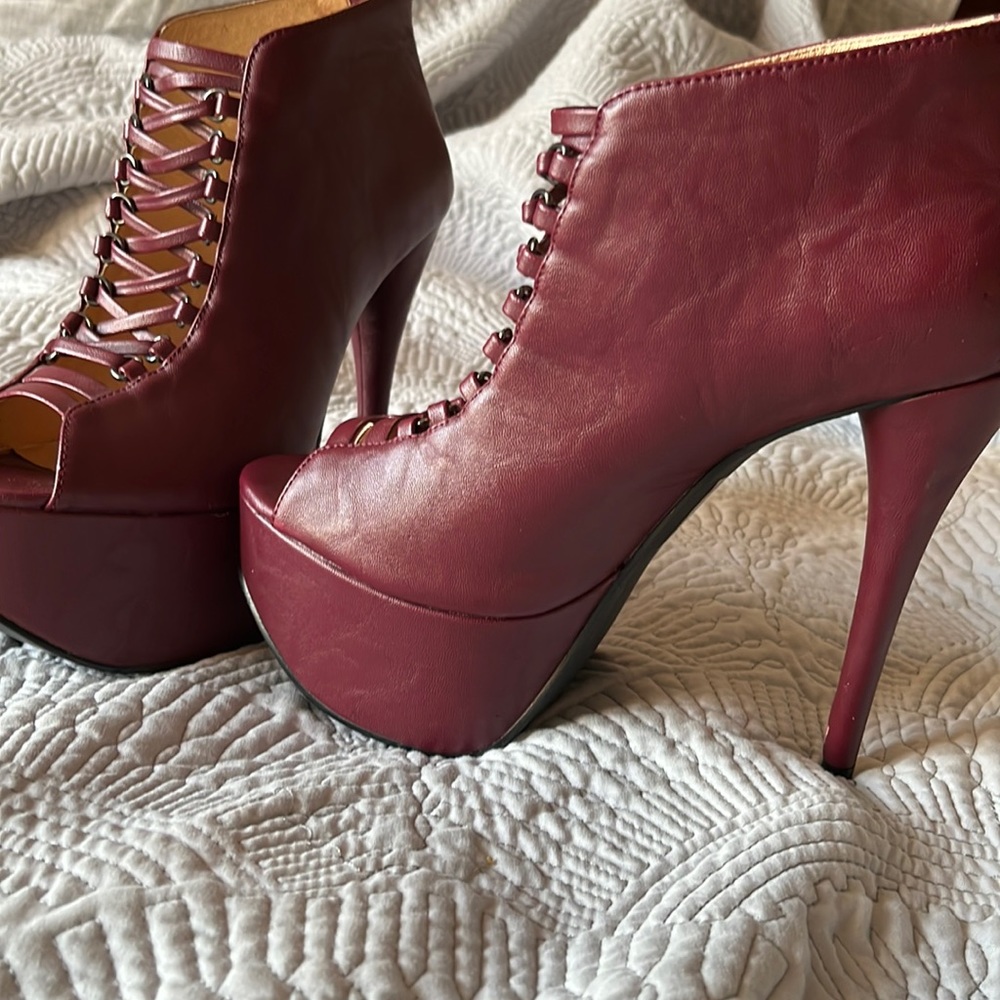SCENE  size 8 Color Burgundy